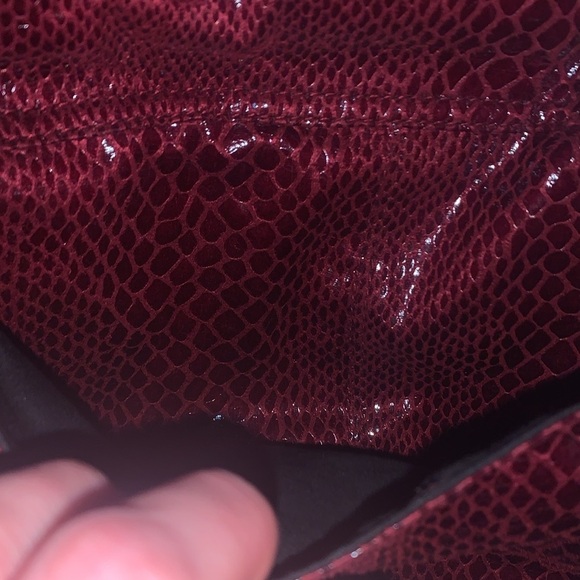 Kenneth Cole Reaction XL snakeskin hobo tote w/crossbody straps - Picture 6 of 11